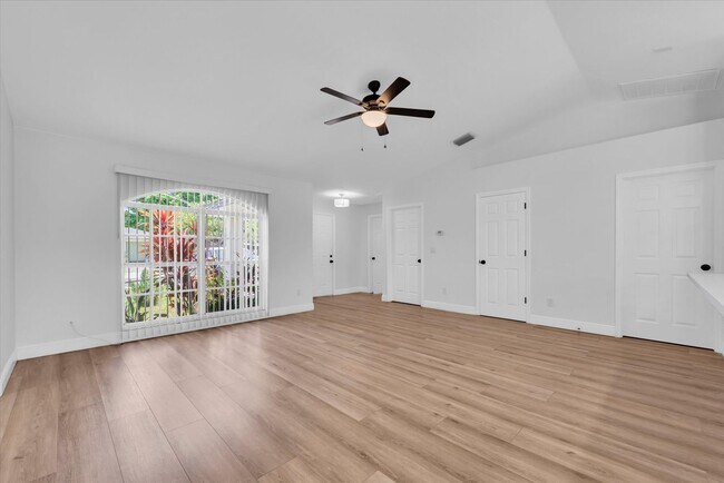 Building Photo - 1611 3rd Ave W