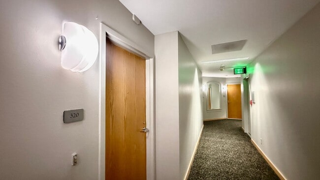 Building Photo - Comfortable Studio Living with Balcony, Parking & Storage at Daniel Burnham Court