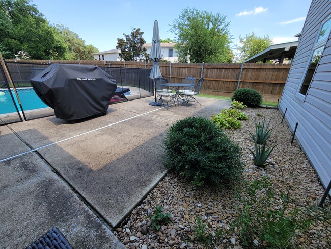 Building Photo - 3108 Westview Dr