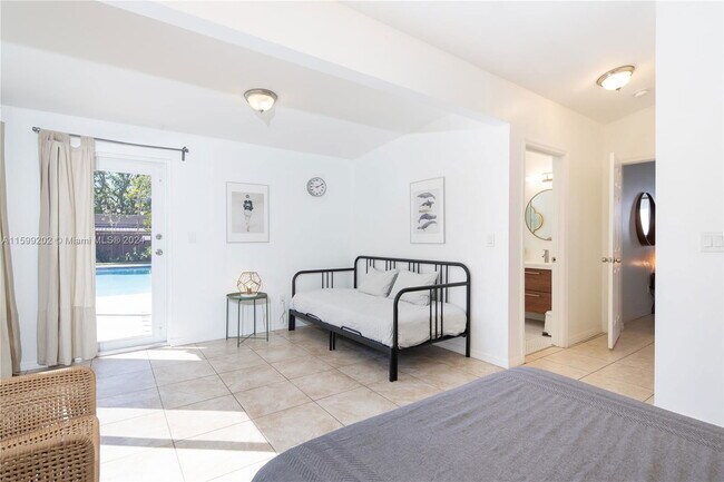 Building Photo - Northeast 132nd Street, North Miami, FL 33...