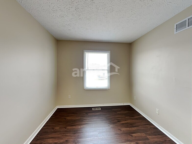 Building Photo - 1216 Walker Springs Dr