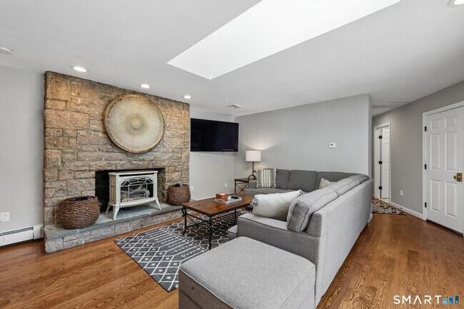 Building Photo - 687 Richies Way