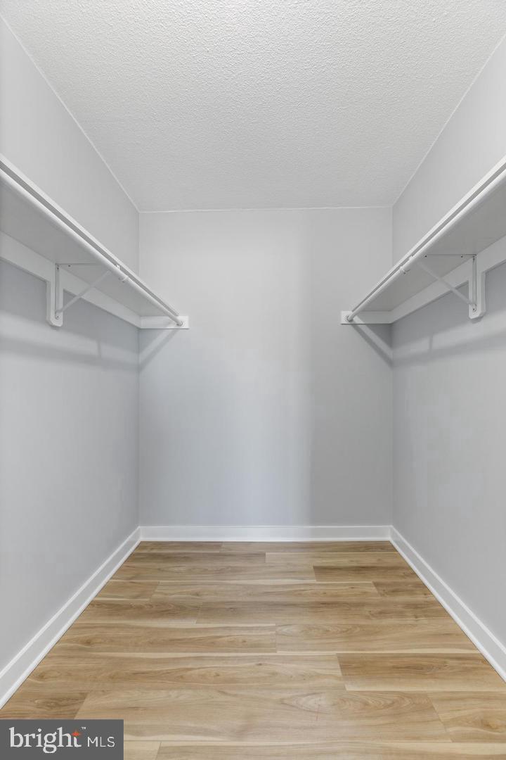Walking Closet - 8370 Greensboro Dr