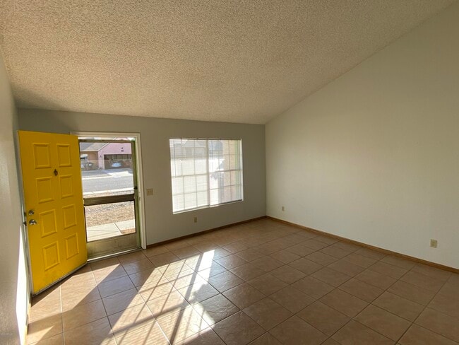 Building Photo - 6932 W Paradise Dr