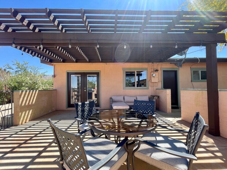 Building Photo - 71590 Juanita Dr