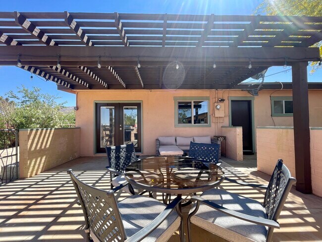 Building Photo - 71590 Juanita Dr