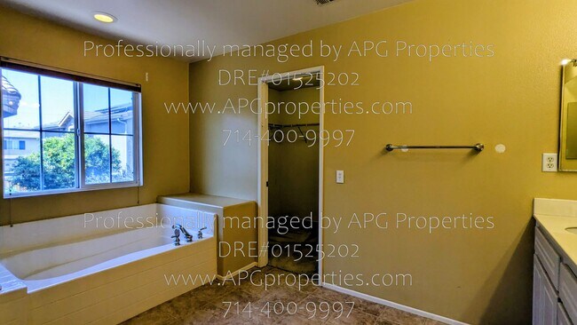 Building Photo - 2439 N Cameo Ct