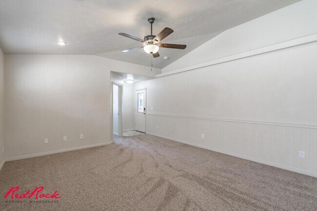 Building Photo - New Carpet! Spacious 5-Bedroom Townhome