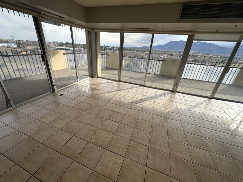 Building Photo - 411 Lakewood Cir