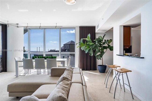 Building Photo - 1331 Brickell Bay Dr