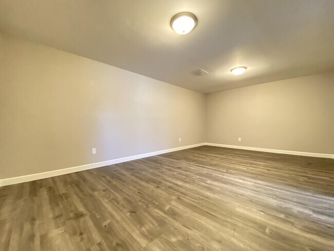 Building Photo - 624 Meadow Run Dr SW