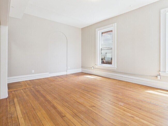 Building Photo - 7 E Franklin St