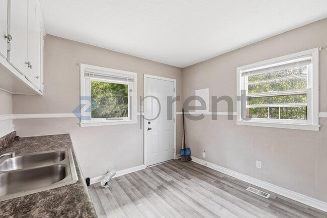 Building Photo - 1108 Walnut St