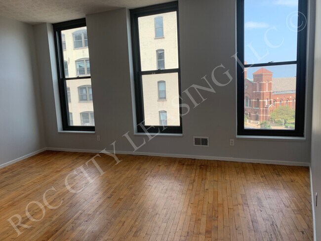 Building Photo - 214-216-216 Andrews St