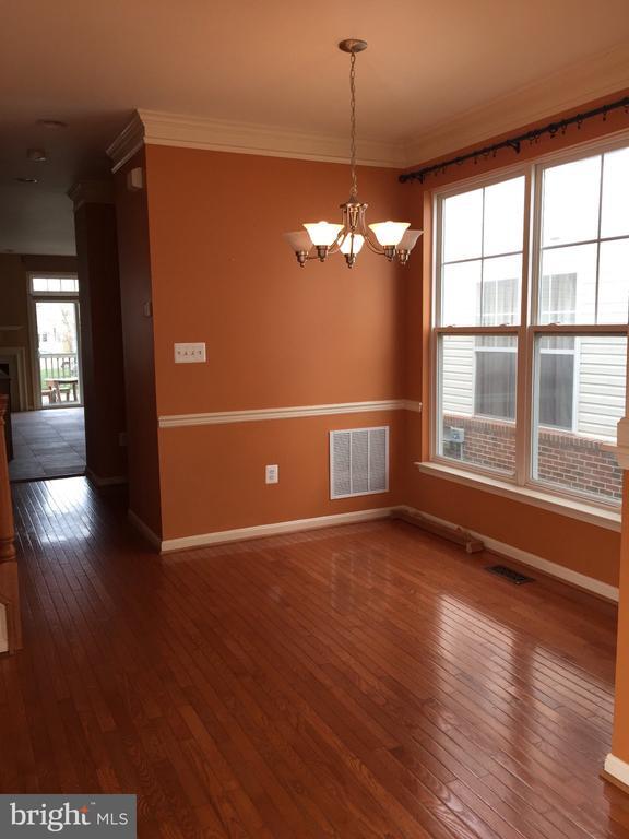 Building Photo - 2404 Almshouse Dr