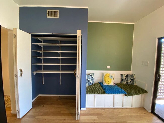 Building Photo - Alamo Heights Gem ~  2 / 2.5 Multi-Level C...