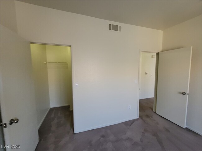 Building Photo - 2151 Hussium Hills St