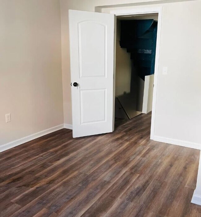 Building Photo - Gough