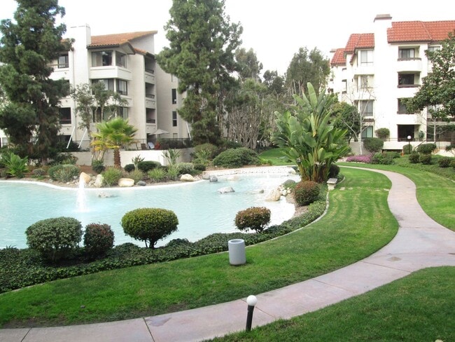 Building Photo - 2 Bedroom, 2 Bath Condo in The Courtyards HOA
