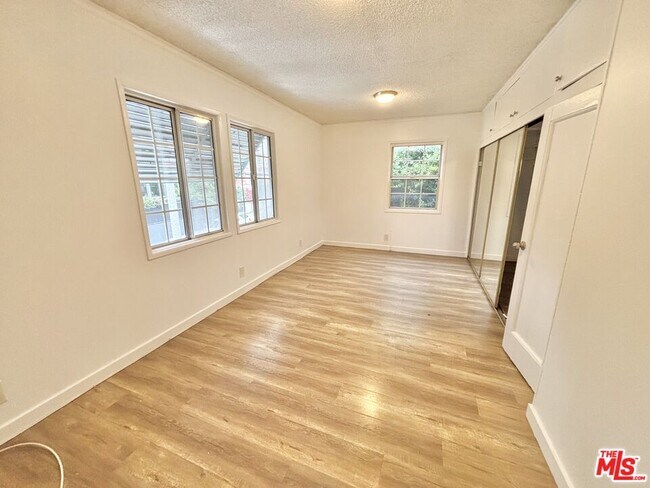 Building Photo - 288 S Coronado St