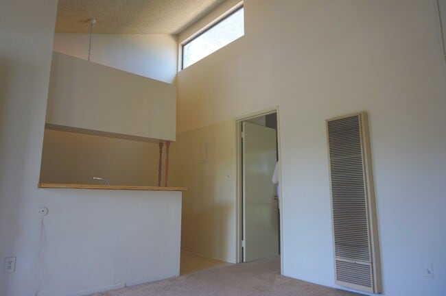 Building Photo - Sarah St Apts