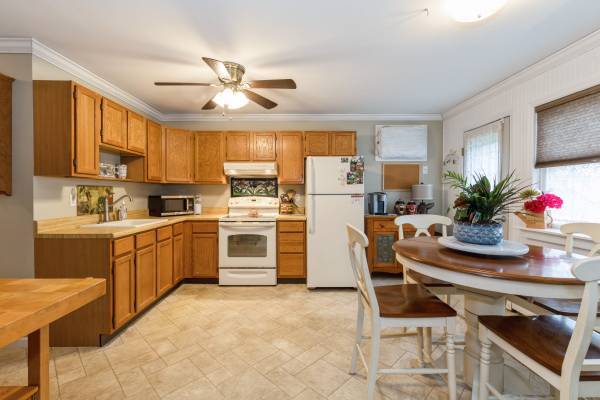 Disregard this photo/it’s not the rental - 87 Midland Blvd