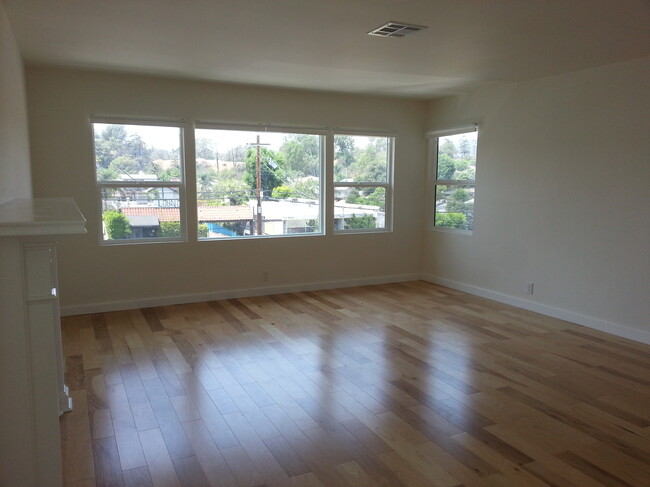 Living room - 2372 Glendale Blvd