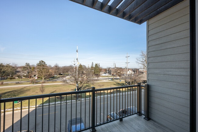 Building Photo - 27 W Park Blvd