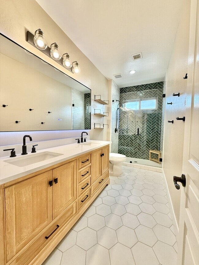 Building Photo - 4910 E Cordia Ln