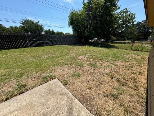 Building Photo - 2208 Chafin Dr