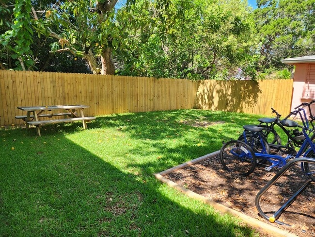 Building Photo - P197 - #4A Holiday Inn