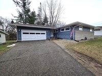 Building Photo - 140 Parkridge Dr