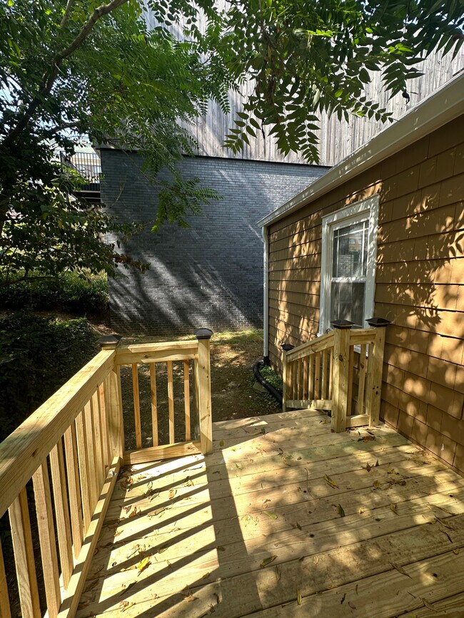 Building Photo - 3820 Sutherland Ave