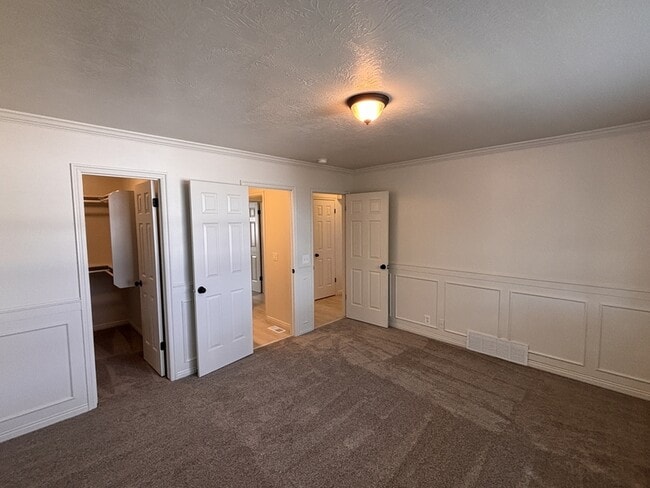 Building Photo - 627 E 700 N