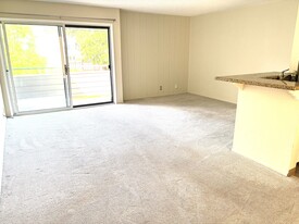 Building Photo - 248 Larkspur Plaza Dr