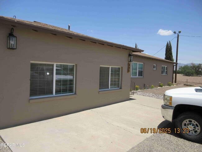 Building Photo - 895 Gato Rd