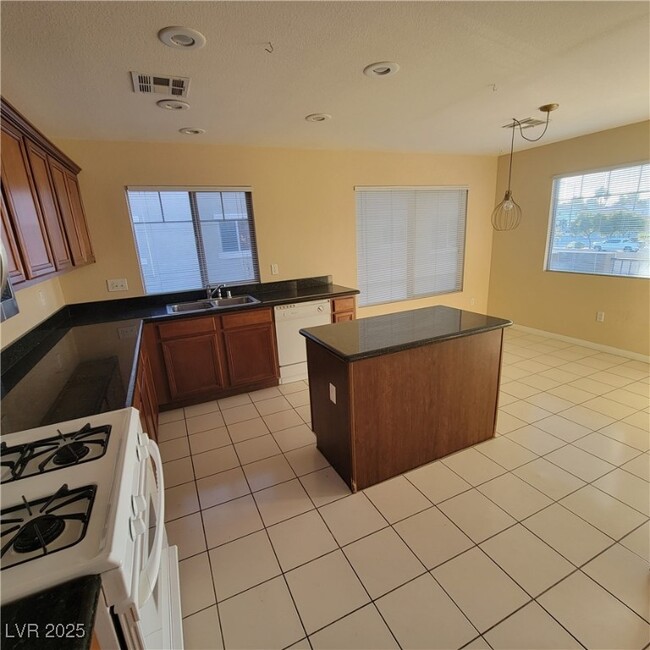 Building Photo - 2792 Red Vista Ct