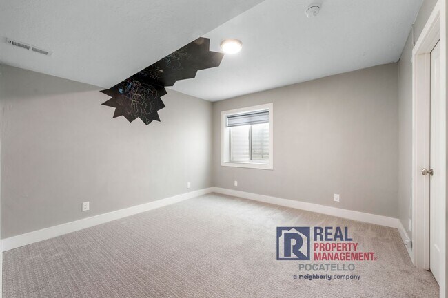 Building Photo - MOVE IN SPECIAL - Beautiful Brand New 6 be...
