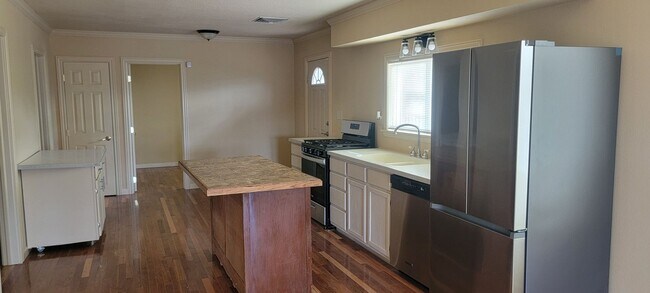 Building Photo - 3129 Elizabeth St