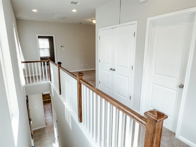 Building Photo - 7220 Wyoming Springs Dr