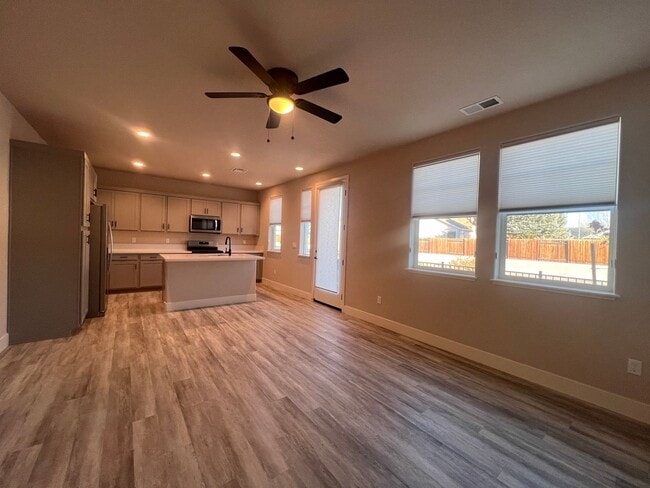 Building Photo - Beautiful! 3/2.5/2 Townhome in Gardnerville