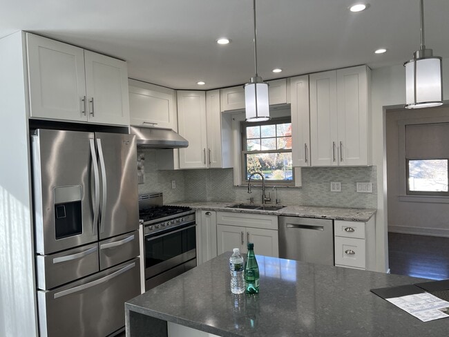 Building Photo - 220 N Graylynn Dr