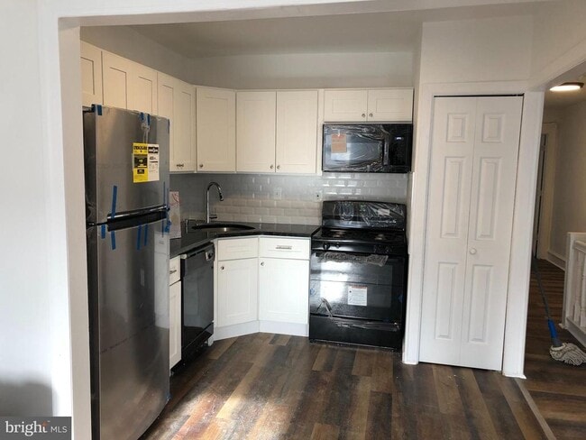 Primary Photo - 1431 Wolf St