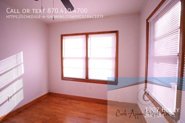 Building Photo - 1207 Holly-