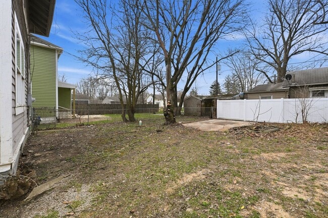 Building Photo - 3-Bedroom w/ New Kitchen Appliances