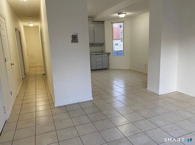 Building Photo - 46 Seyms St