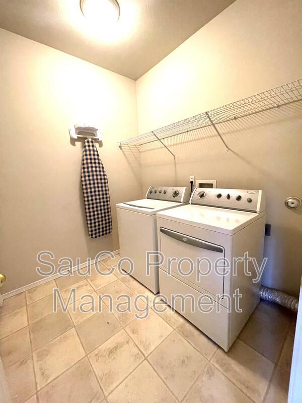 Building Photo - 1816 SE Water Lily St