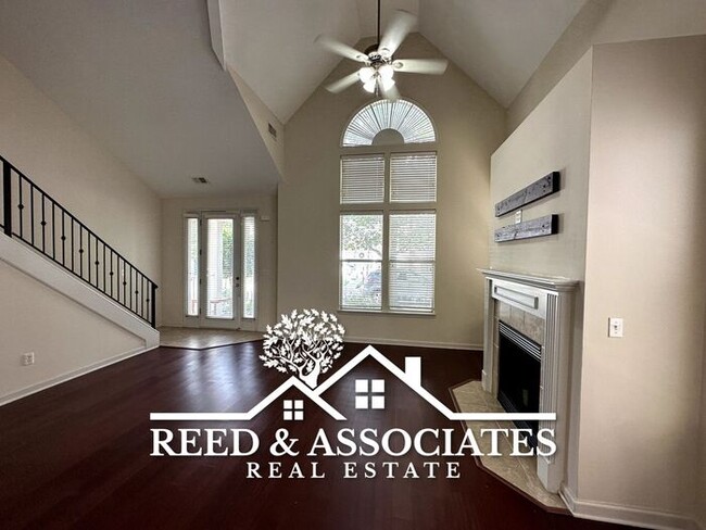 Building Photo - 3 Bedroom in Mud Island!