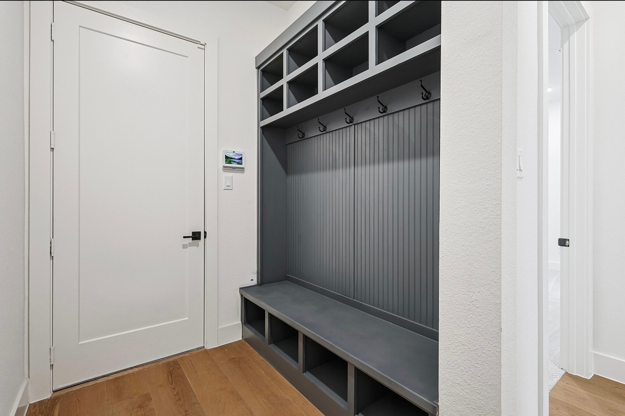 Mud Bench - 7621 Hewitt