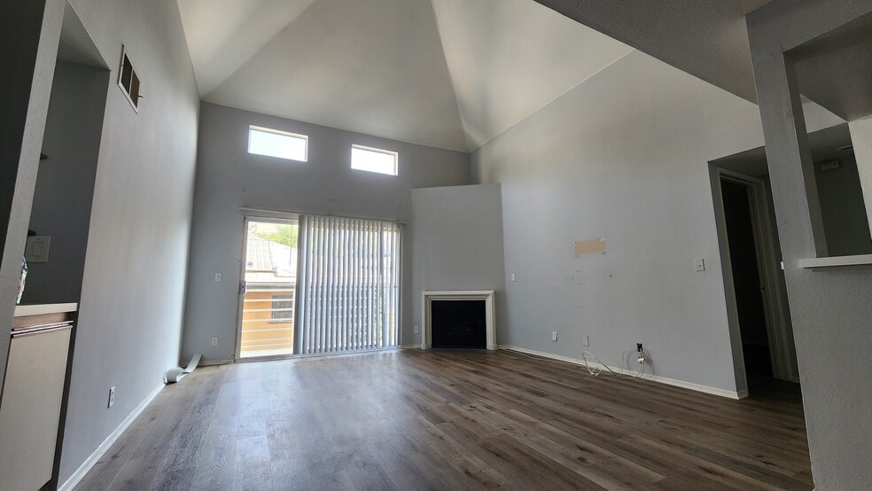 Building Photo - Collis Apartments